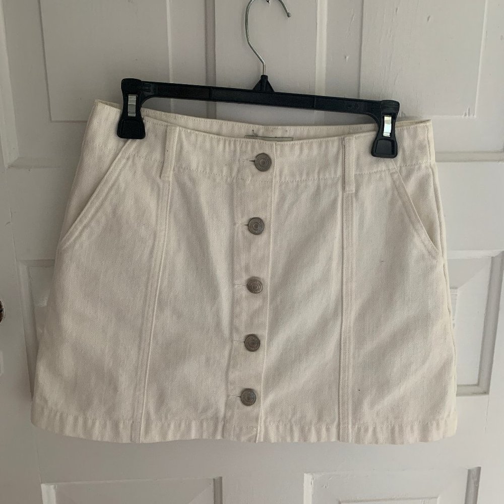 Forever 21 White Button-Down Denim Skirt (size 28)
